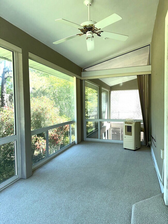 Building Photo - 10947 Palmetto Blvd