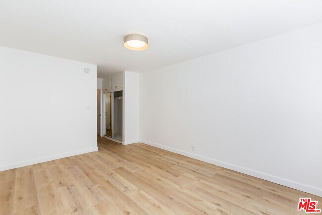 Building Photo - 1268 N Sweetzer Ave