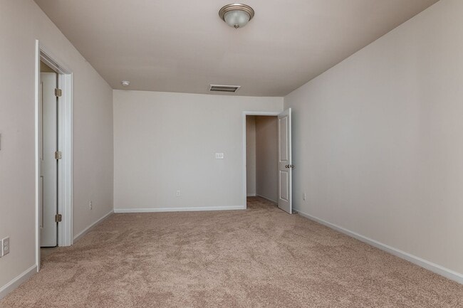Building Photo - AVAILABLE NOW, Beautiful Home in Greer wit...