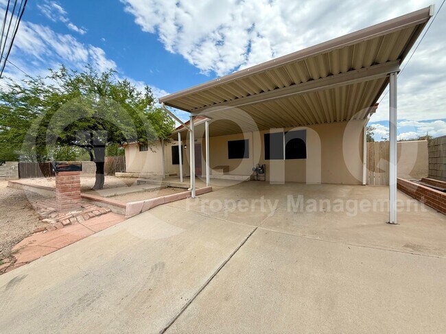 Building Photo - 2760 N Palo Verde Ave