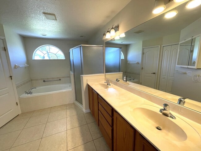 Building Photo - 1171 Tamango Dr