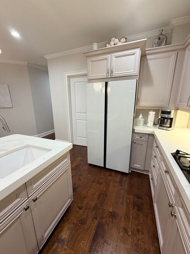 Building Photo - Stunning Luxury, Two Bedroom Creek Front Condo in Hilton Head Plantation