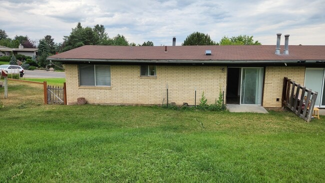 Building Photo - 816/818 Whitaker Dr