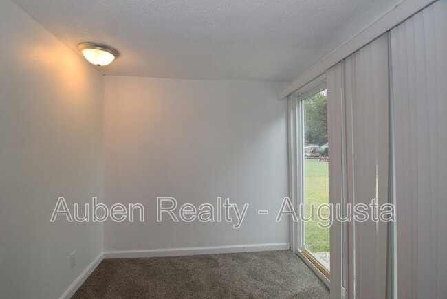 Building Photo - 1928 Wylie Dr