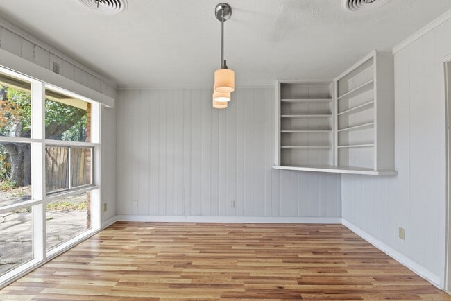 Building Photo - 4929 Libbey Dr