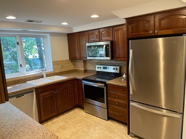 Kitchen - 2086 Saint Johns Ave