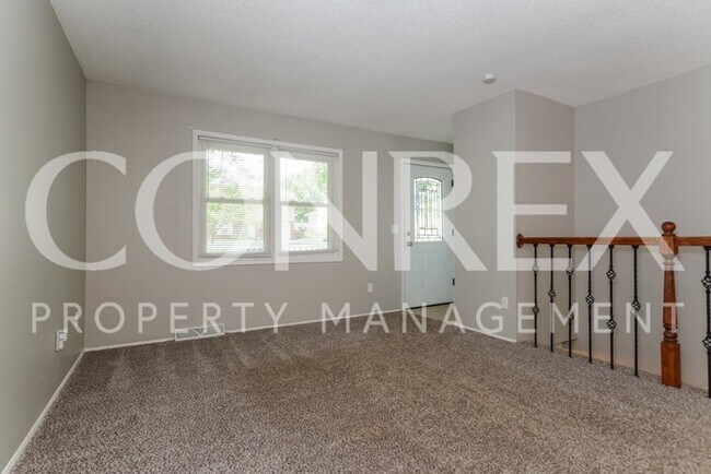 Building Photo - Huge Three-Bedroom, 1.5 Bath in KC, MO!