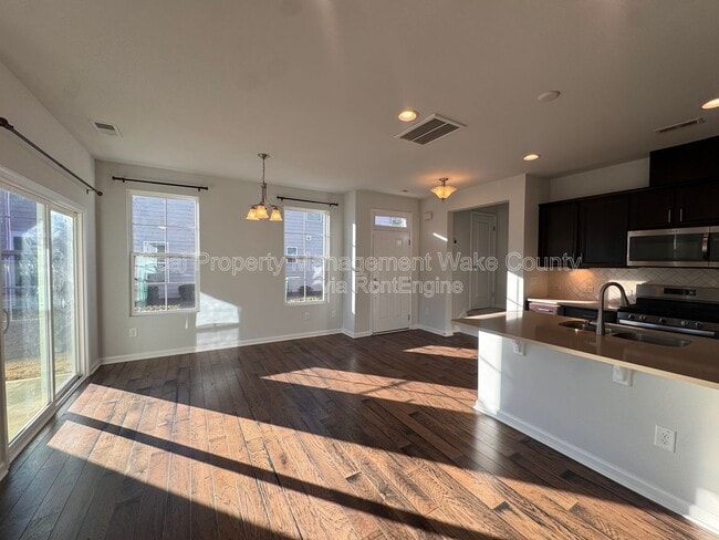 Building Photo - 837 Salem Pointe Pl