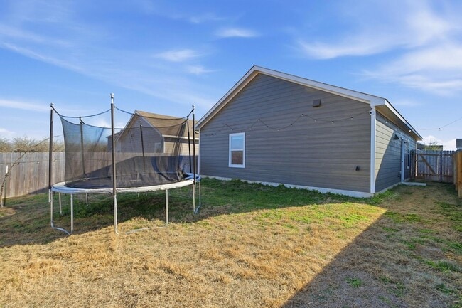 Building Photo - 1106 Cattail Ln