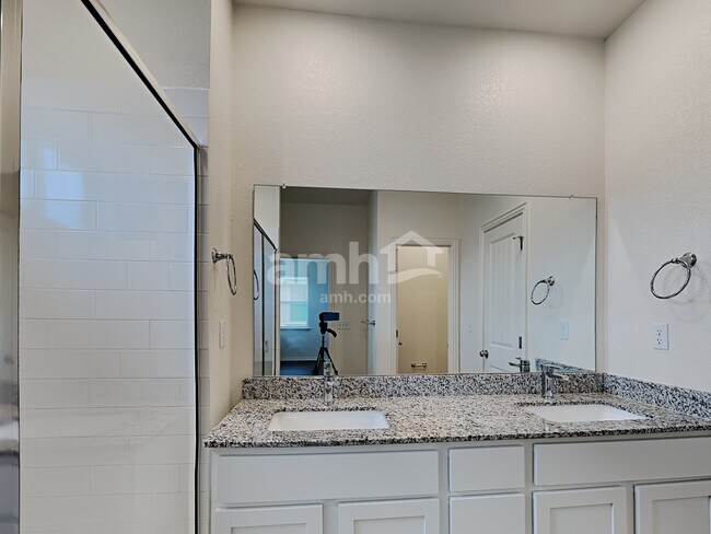 Building Photo - 2737 Wolfcreek