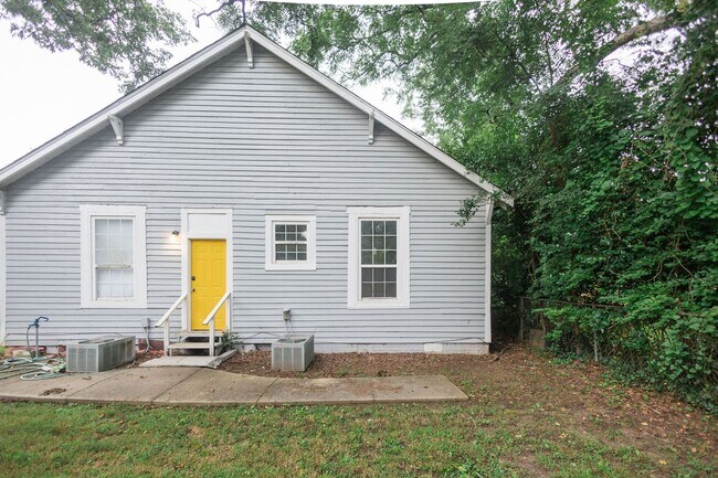 Building Photo - 315 W Chappell St