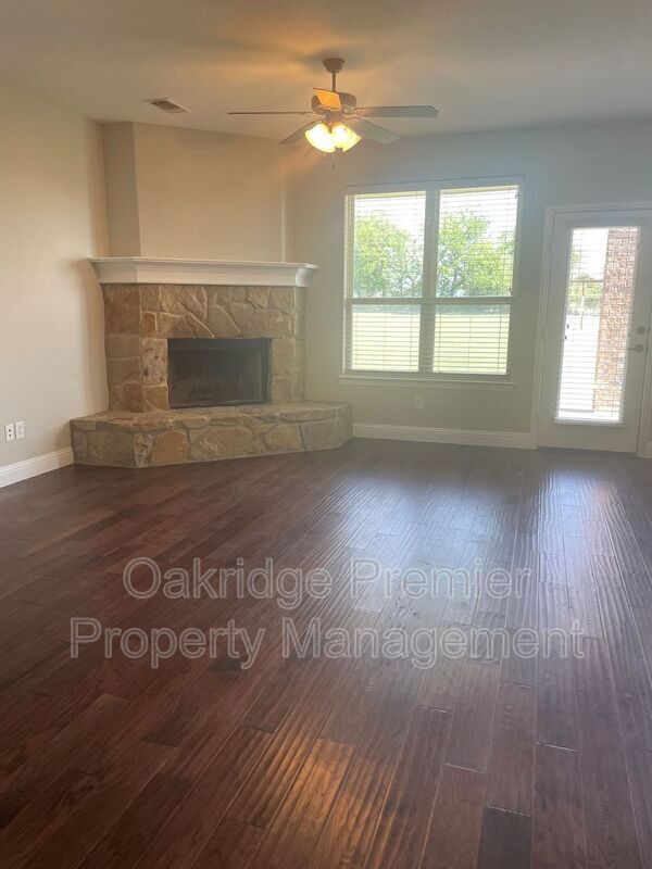 Building Photo - 811 Blue Quail Dr