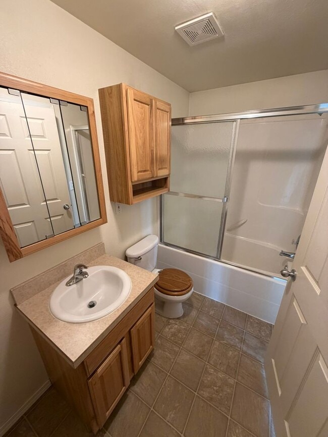 Building Photo - 1228 Cascade Dr