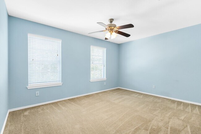 Building Photo - 157 Carmel Dr