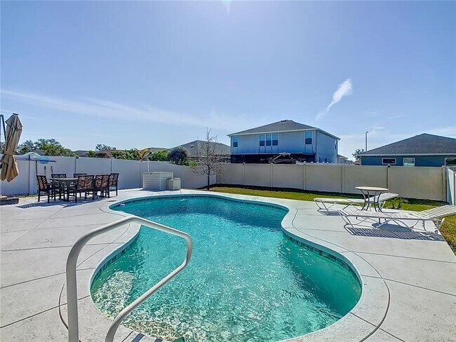 Building Photo - 649 Meadow Pointe Dr