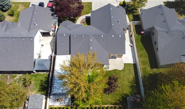 Building Photo - 5483 N Black Sand Ave