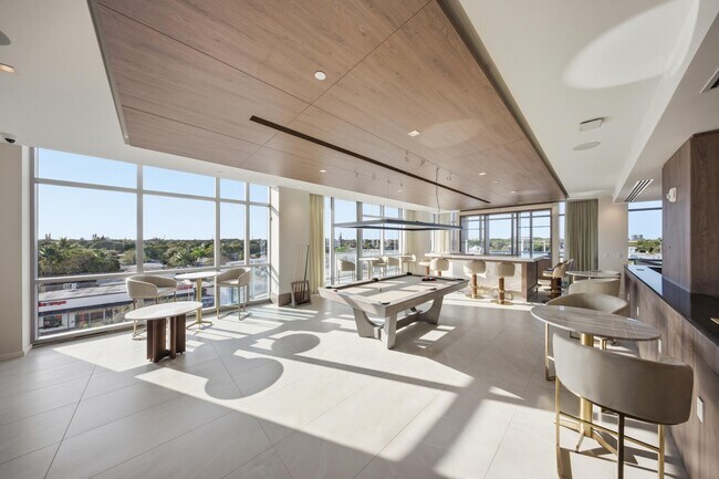 Building Photo - 220 Lake Shore Dr