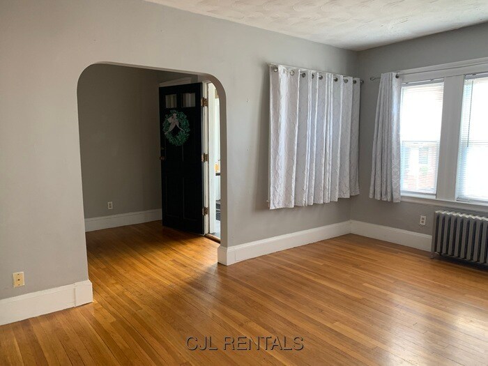 Building Photo - 30 Putnam Rd