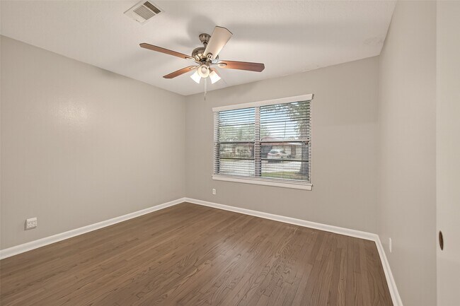 Building Photo - 514 Evonne St