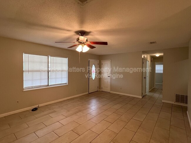 Building Photo - 1003 Space Cir
