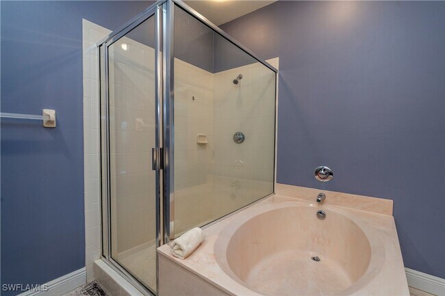 Building Photo - 14815 Laguna Dr