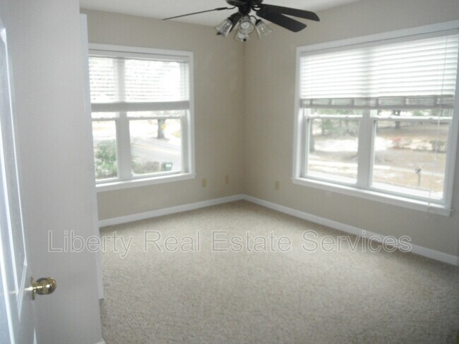 Building Photo - 306 N Main St