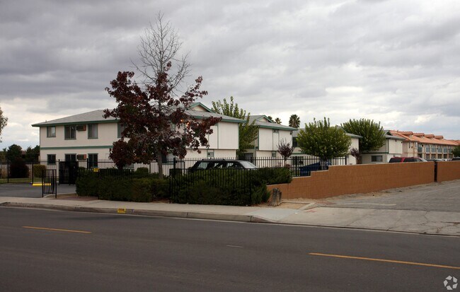 Building Photo - Rio Rancho Apts