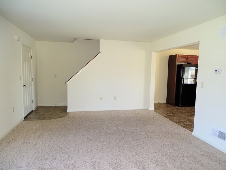 Building Photo - 312 Meadow View Dr