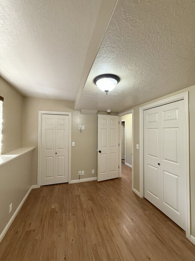 Building Photo - Your Perfect 5-Bedroom Retreat in Harrisvi...
