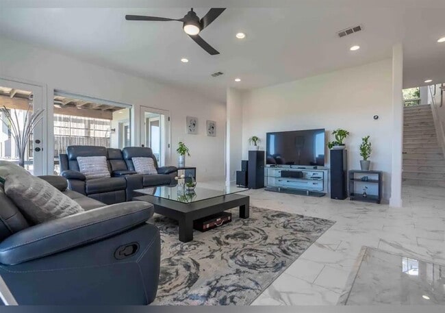 Building Photo - 5924 Lookout Mountain Dr