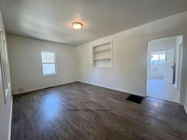 Building Photo - Charming Downtown Petaluma Gem - 3bed 1.5 Bath Available Now !