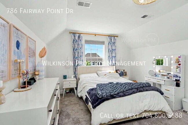 Building Photo - 786 Fairway Point Dr