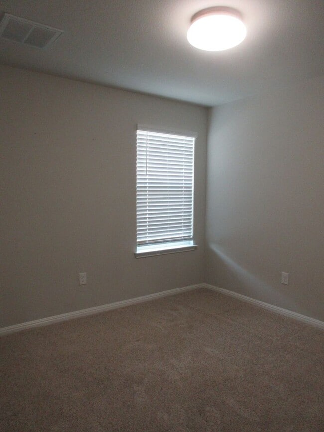 Building Photo - Home in Pioneer Crossing