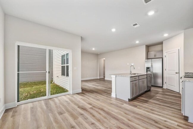 Building Photo - 226 Munsee Cir