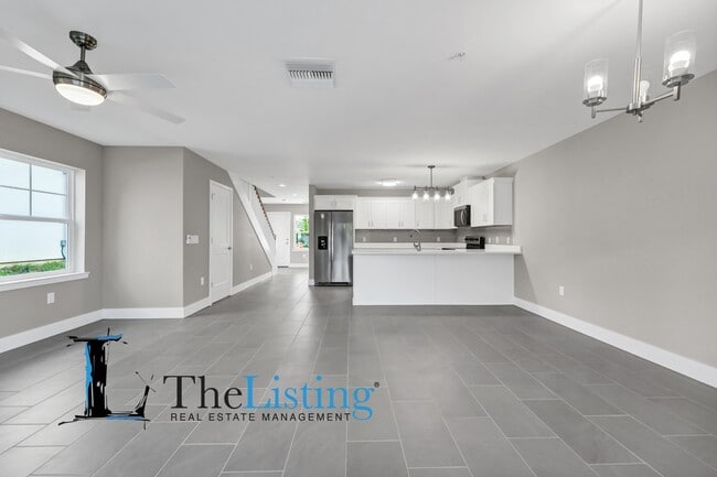 Building Photo - 39 SE 15th Terrace