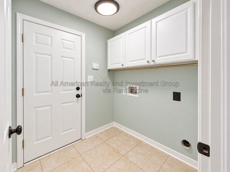 Building Photo - 561 Rough Leaf Ln