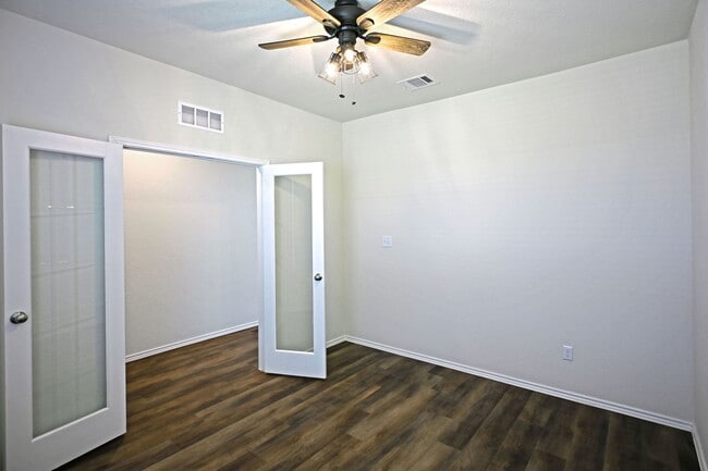 Building Photo - 963 Steeplebush