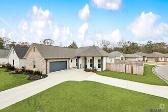 Building Photo - Exquisite 5-Bedroom Home in Denham Springs...
