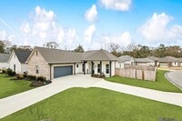 Building Photo - Exquisite 5-Bedroom Home in Denham Springs with Premium Features