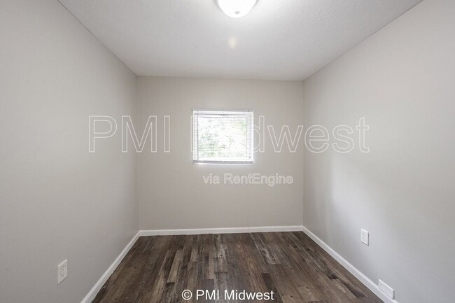 Building Photo - 1519 E Mills Ave