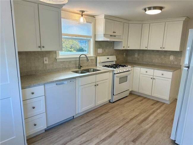 Building Photo - 54 Planet Ave