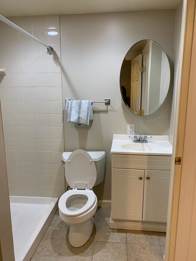 Building Photo - 910 N 149th St