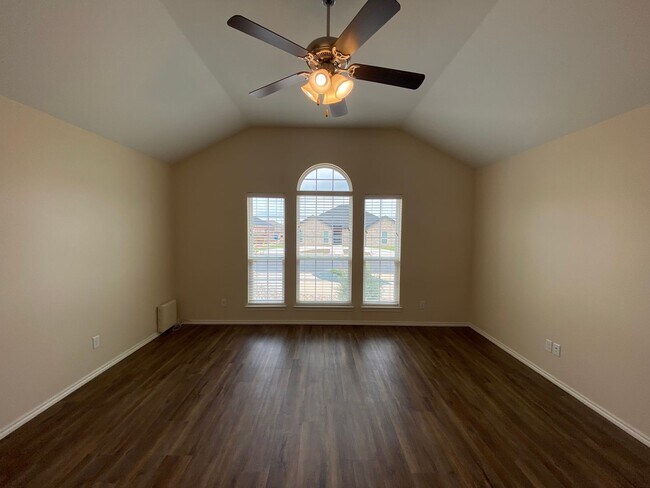 Building Photo - 5002 Scarlet Oak Dr