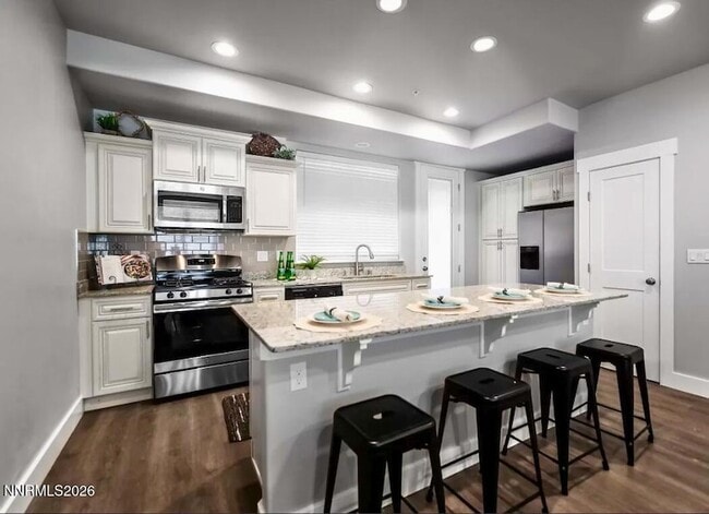 Building Photo - 770 Bluffs Ct
