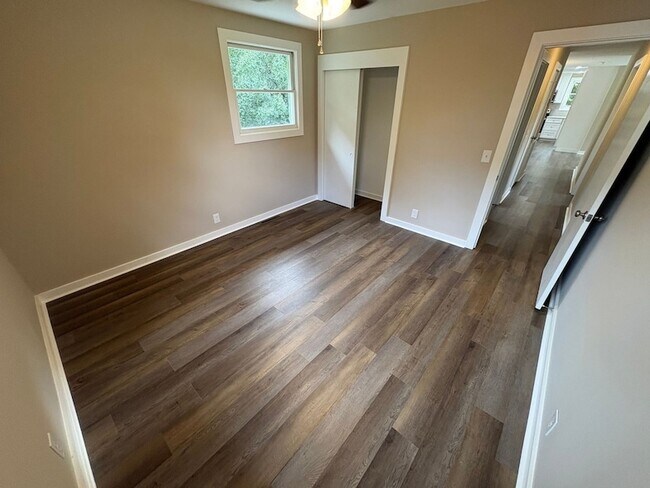 Building Photo - 1614 Shady Cir