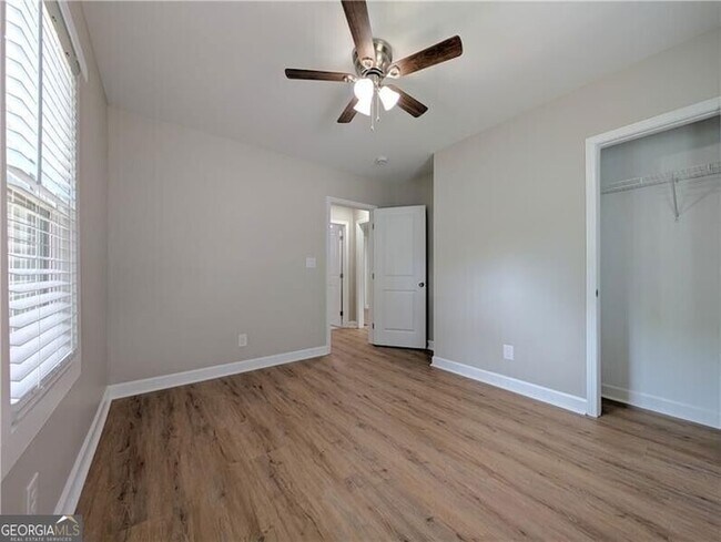 Building Photo - 1377 Pine Ave