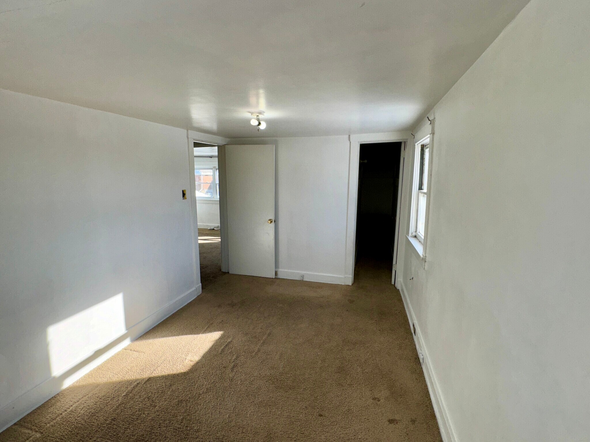 Building Photo - 905 Perry Hwy