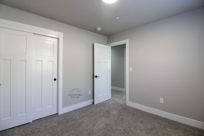 Building Photo - 735 Rio Vista Loop