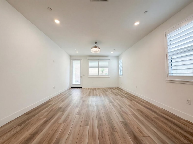 Building Photo - 914 Lucent St