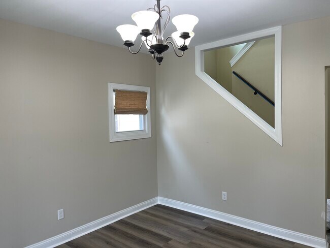 Building Photo - 608 S 39th St